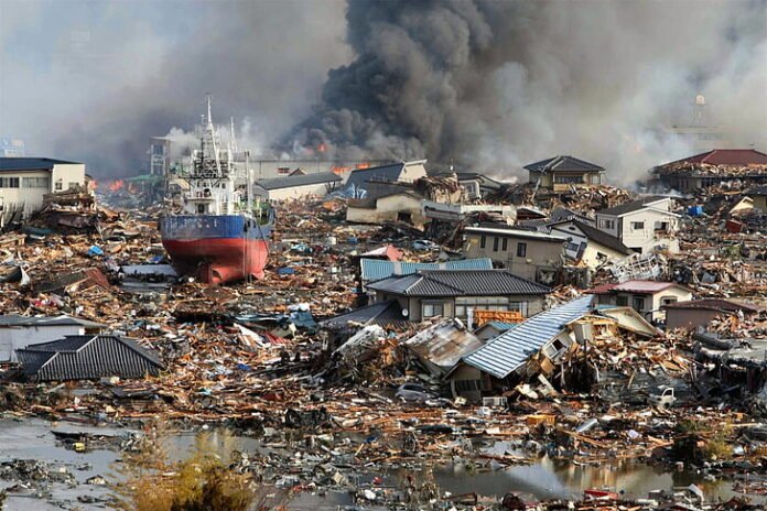 Japan earthquake:1400 people trapped in bullet train, 200 buildings burnt