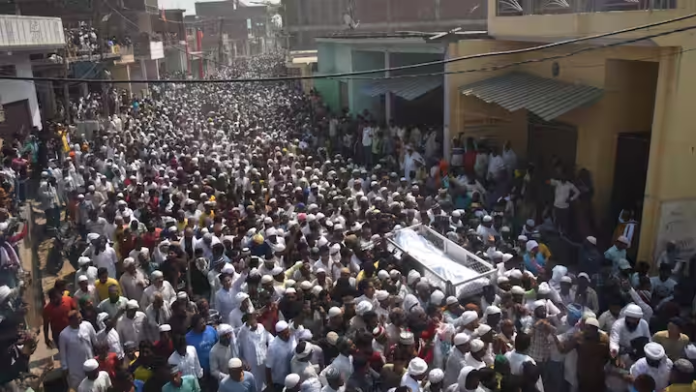 Mukhtar Ansari Funeral: Thousands Gather, Laid to Rest Next to Parents; Ghazipur DM's Stern Warning Sloganeers Under Surveillance