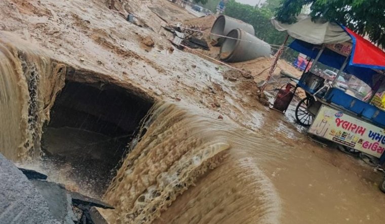 Weather Update: Torrential Rain Devastates Nation! Gujarat Roads Submerged, Pune Family Swept Away, Delhi Death Toll Soars to 11