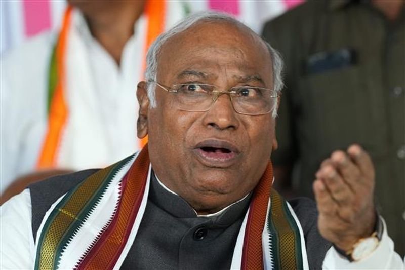 Freebies Issue: Modi Slams Congress: False Promises Backfire, Warns Kharge!