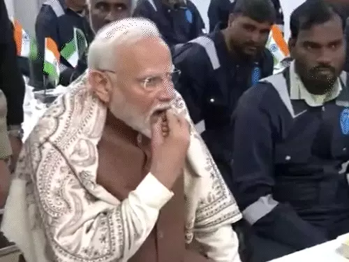 PM Modi Kuwait Visit: PM Modi had breakfast with Indian workers in Kuwait.