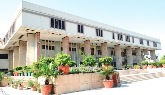 ews-can-t-seek-relaxations-like-sc-st-obc-delhi-hc