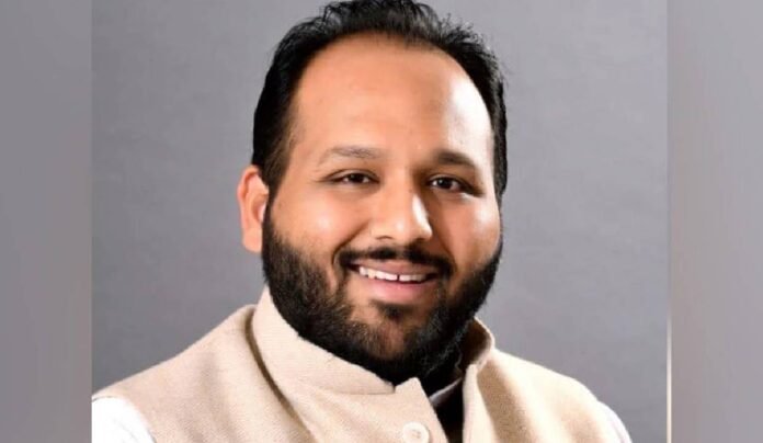 ed-raids-aap-leader-deepak-singla-residence-in-money-laundering-case