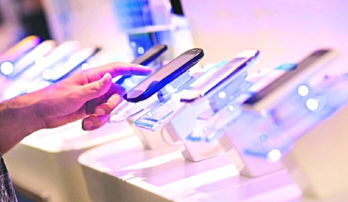India smartphone supplies