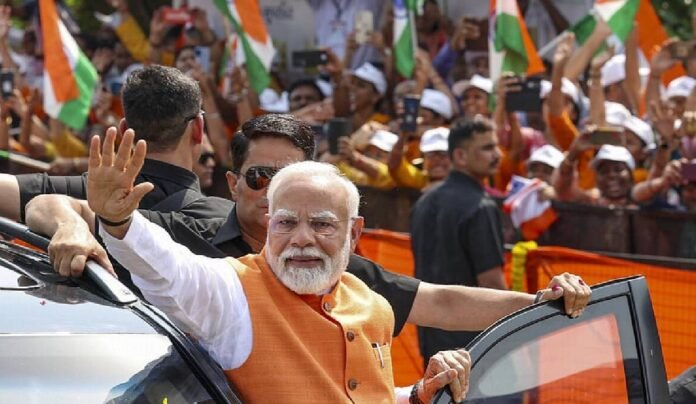 pm-modi-reduces-convoy-to-just-2-cars-