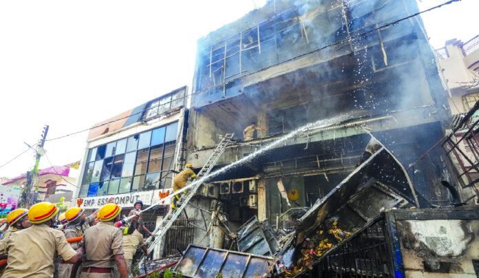 Lucknow building blaze