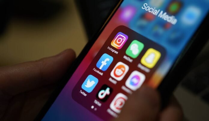 UK to ban social media